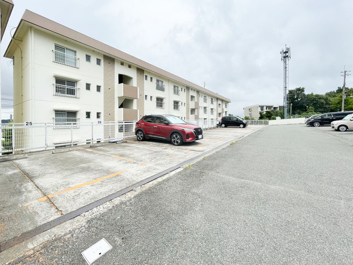 ロイヤルマンション１号棟の駐車場