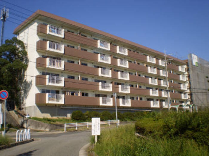 ロイヤルマンション１号棟の外観