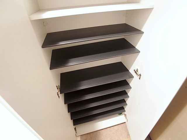ナタリー神戸の玄関|大きなシューズＢＯＸ完備
