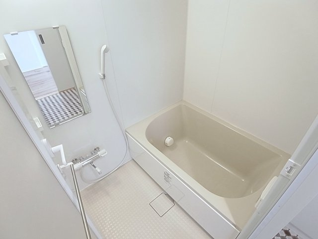 ナタリー神戸の浴室|追い炊き可能広々としたバスルーム