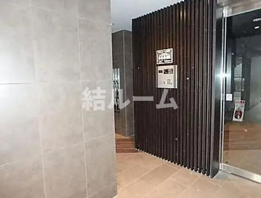 北区王子２丁目の賃貸マンションのエントランス