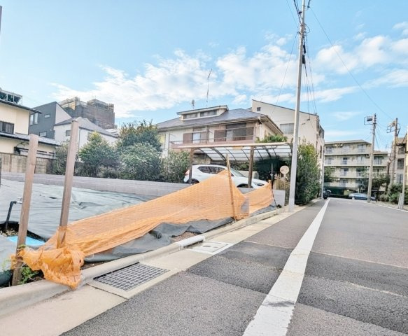 豊島区長崎5丁目 全2区画 1号地の前面道路含む現地写真|伸びやかな6ｍ公道に面した整形地
前面道路が広いのでお車の駐車もスムーズにできます