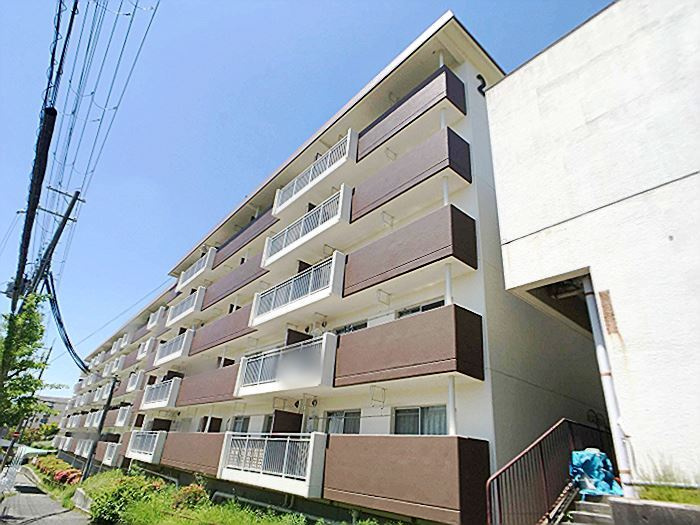 ロイヤルマンション２号棟の外観