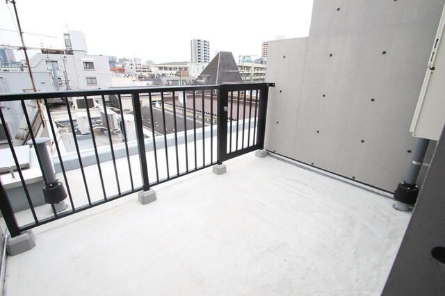 ＬＡＰＩＳ目黒本町のバルコニー