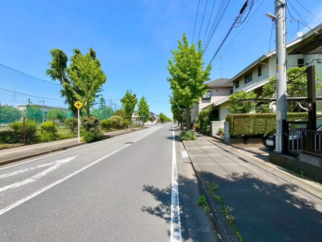 久喜市菖蒲町 1期 リフォーム物件の前面道路含む現地写真|〇前面道路〇
北西側約12.0m
広々見通しの良い前面道路♪歩道があるので、お子さまの通学時も安心です（＾＾）
2026年10月撮影