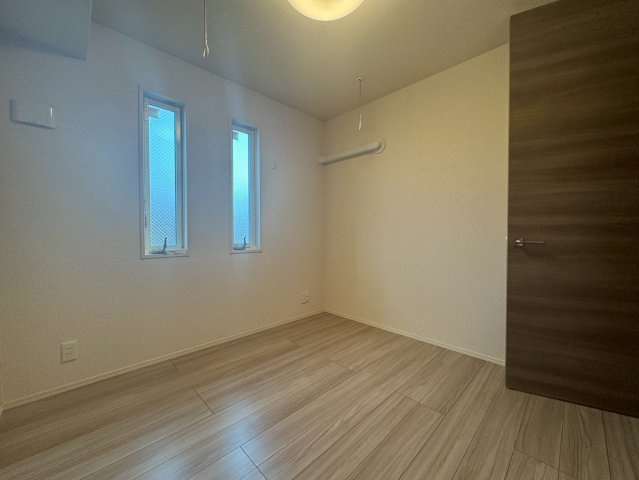 府中市府中町１丁目のアパートの洋室