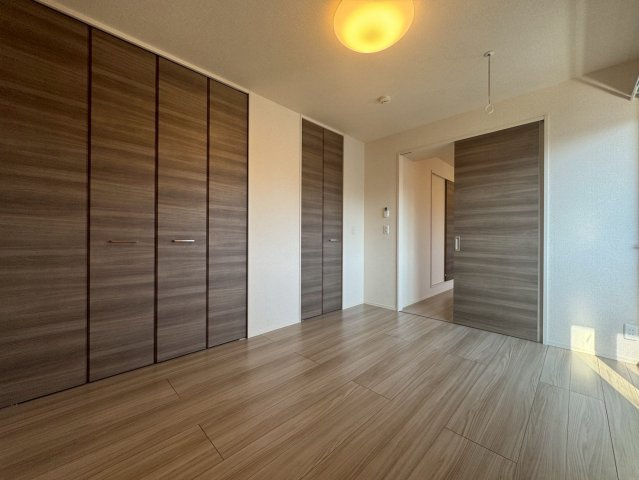 府中市府中町１丁目のアパートの居間・リビング