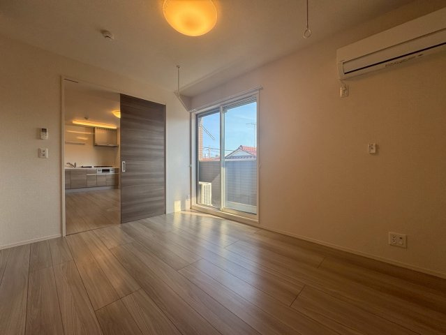 府中市府中町１丁目のアパートの居間・リビング