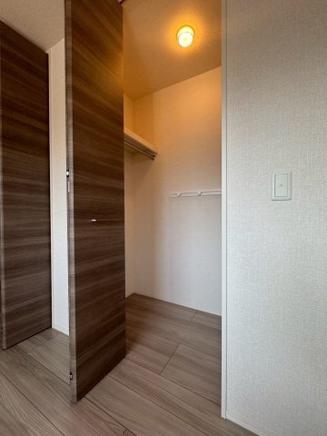 府中市府中町１丁目のアパートの収納