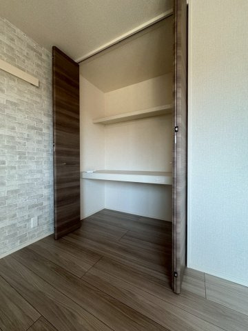 府中市府中町１丁目のアパートの収納