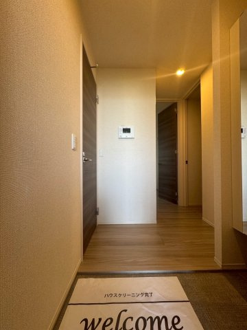 府中市府中町１丁目のアパートの玄関