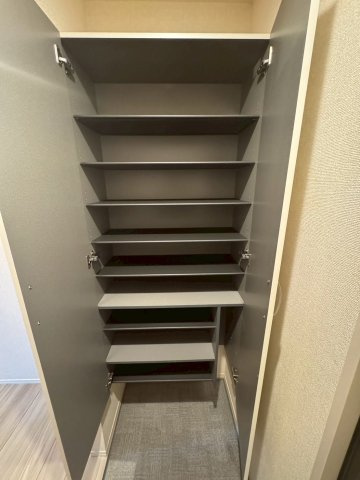 府中市府中町１丁目のアパートの収納