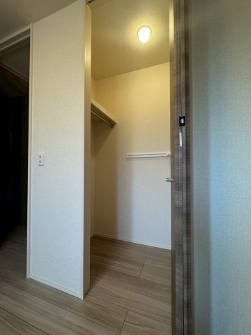 府中市府中町１丁目のアパートの収納