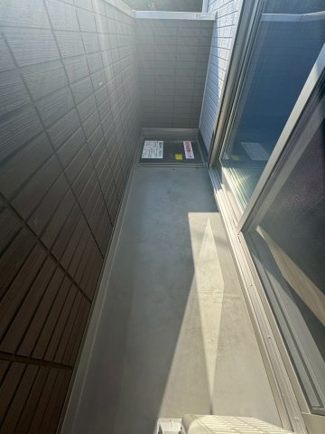 府中市府中町１丁目のアパートのバルコニー