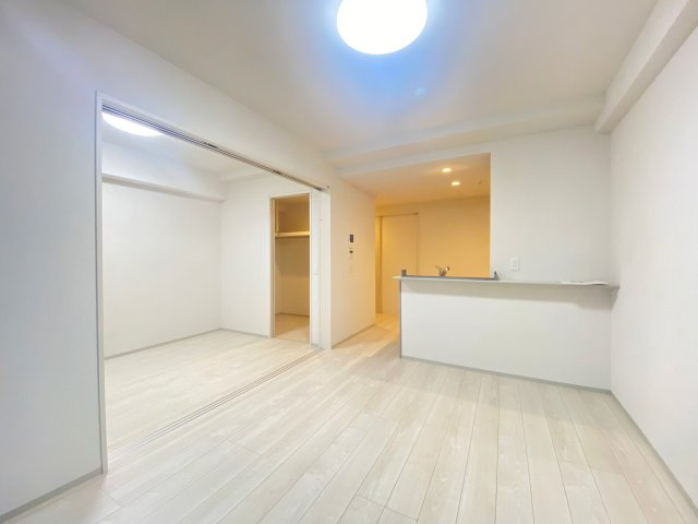 esteOeste難波元町の居間・リビング