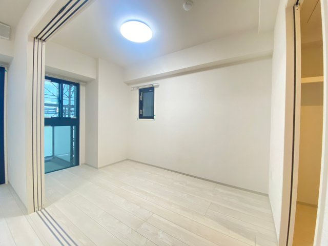 esteOeste難波元町の洋室