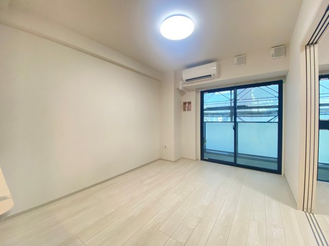 esteOeste難波元町の洋室
