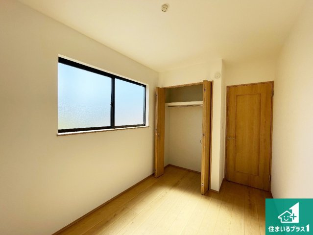 ■西宮市一ケ谷町　新築一戸建ての洋室|収納スペースが充実しているので子供の成長に合わせてたくさん収納ができます！家族構成に合わせた様々な活用ができる収納！