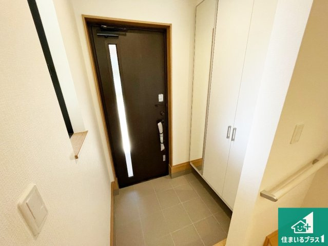 ■西宮市一ケ谷町　新築一戸建ての玄関|シューズボックスにはたくさんの靴が収納できるので玄関周りはいつもスッキリ！ご家族が増えても安心！