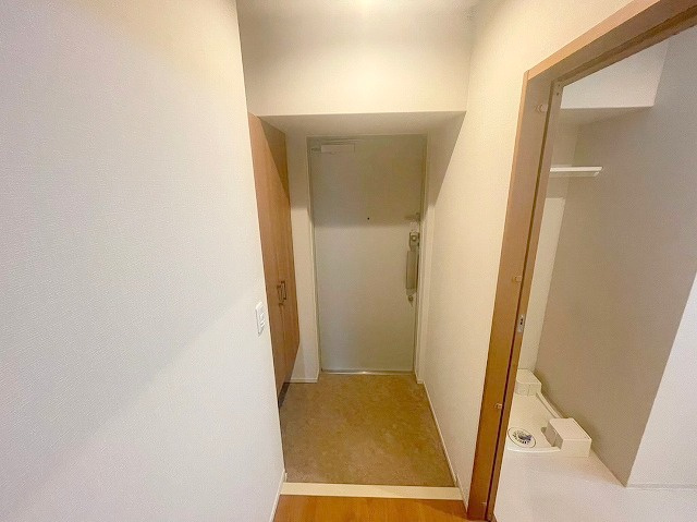 バンクの玄関