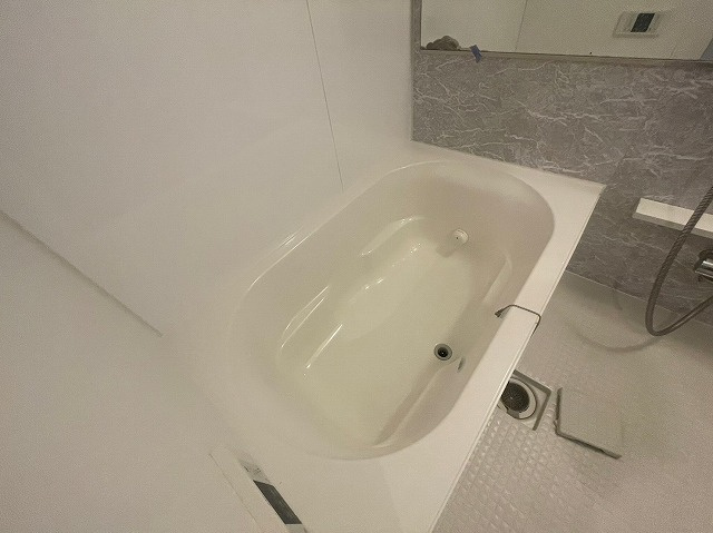 バンクの浴室