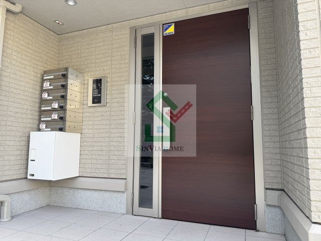ルスーリール田無のエントランス