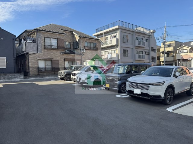 ルスーリール田無の駐車場