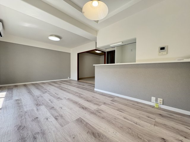 ◆リフォーム済◆広々南庭付き３LDK◆地下鉄「石田」駅徒歩１０分◆朝日プラザ伏見東の居間・リビング|リビング