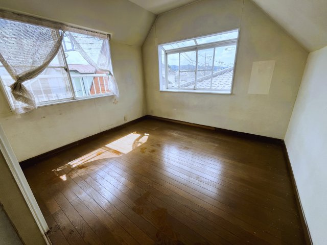 ～商業施設と公園が近く日々の買い物や散策が楽しめる街～　神奈川県相模原市中央区田名の洋室|2面採光の明るい洋室