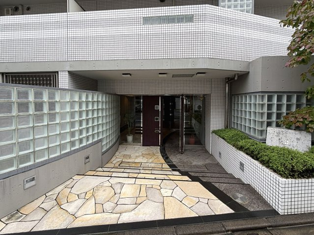 カーサフェリス学芸大学のエントランス|落ち着いたエントランスです