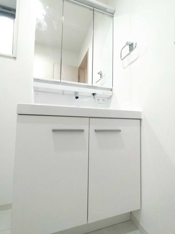 横浜市港南区下永谷五丁目戸建の独立洗面台|朝の身支度には欠かせない独立洗面化粧台