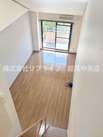 ベルフラワー山野井の居間・リビング