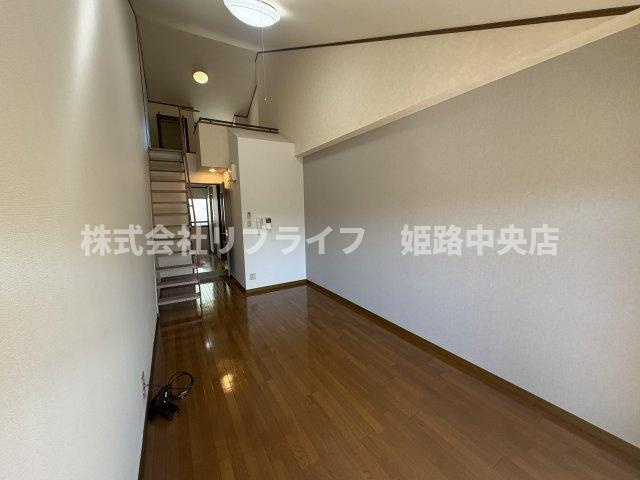 ベルフラワー山野井の居間・リビング