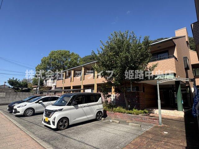 ベルフラワー山野井の駐車場