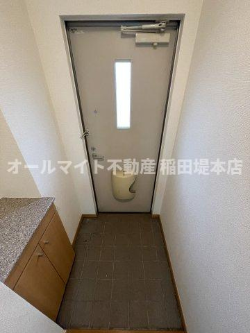 稲城市矢野口のアパートの玄関