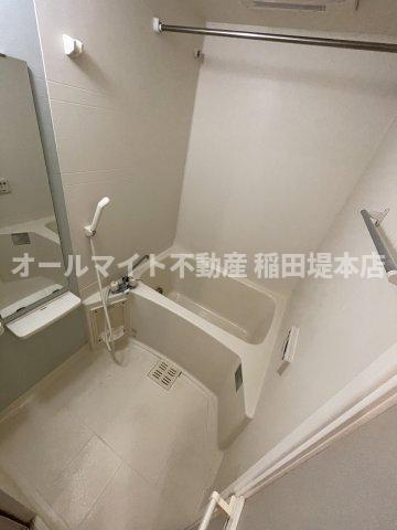 稲城市矢野口のアパートの浴室
