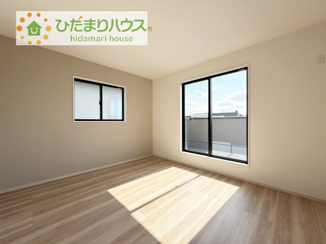 【寝室】 | 土浦市文京町1期　新築戸建　2号棟 | 広めの主寝室は、ベッドの他にもパソコンデスクやドレッサーなども置けちゃいます(*^-^*)