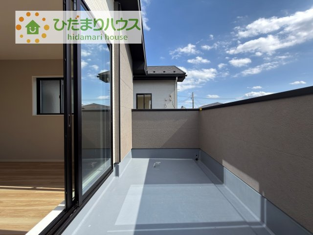【バルコニー】 | 土浦市文京町1期　新築戸建　2号棟 | 広々としたバルコニー。お洗濯物もぜーんぶ干せちゃいます！！