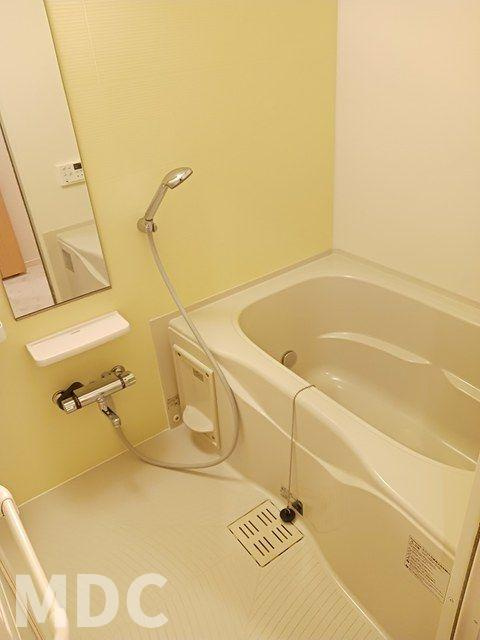 セミージャＢの浴室