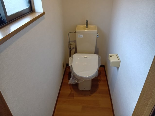 売中古戸建　富士市厚原のトイレ|トイレが各階にあります。忙しい朝や、ファミリー世帯は助かりますね。