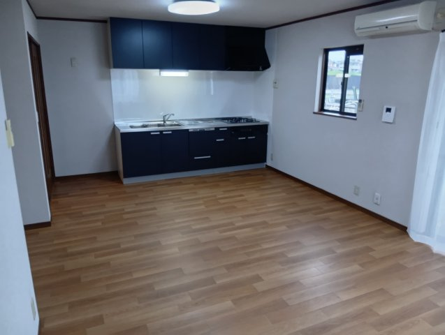 売中古戸建　富士市厚原のダイニング|キッチン横にダイニングスペースがあります。動線がスムーズで、家事がしやすい間取りです。