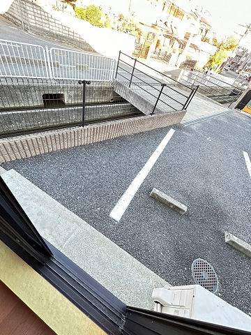 レオパレスカリヨ尼崎のバルコニー