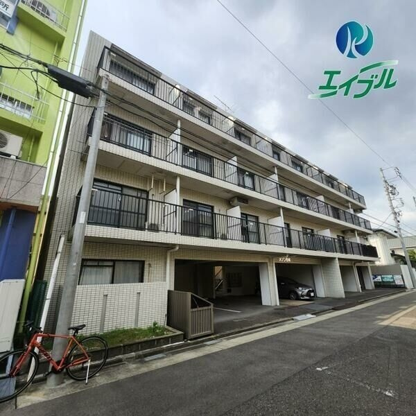メゾン名城の外観