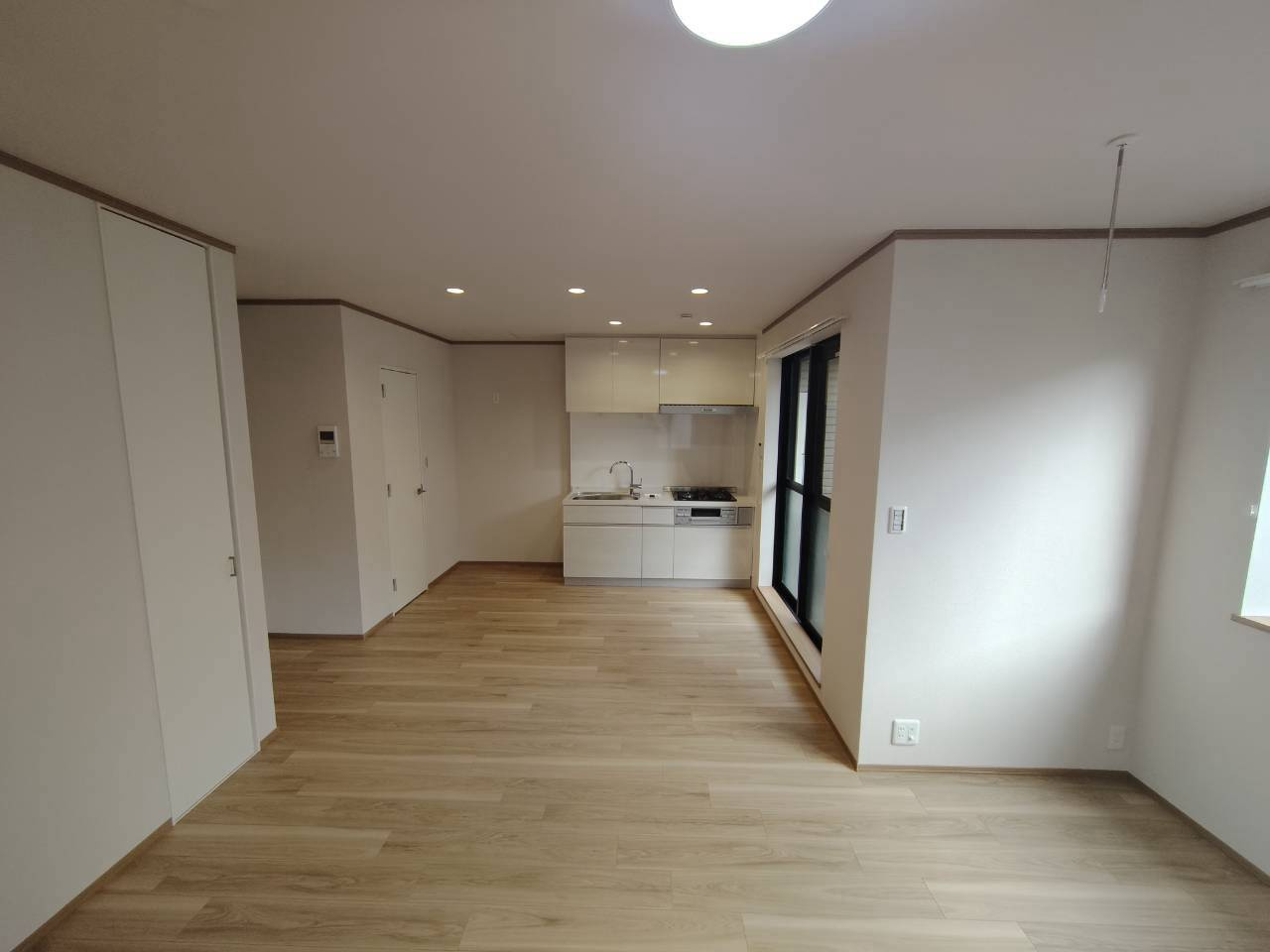 ベルメゾン学芸大学の居間・リビング|★明るいフローリングの角部屋です