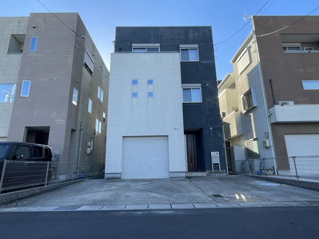 荒茅町　3F建車庫付き中古戸建の外観|おしゃれな外観です