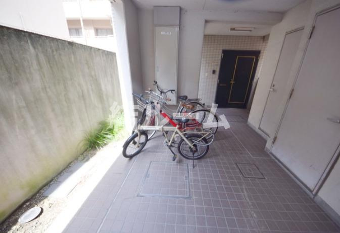 文京区本郷２丁目の賃貸マンションのエントランス