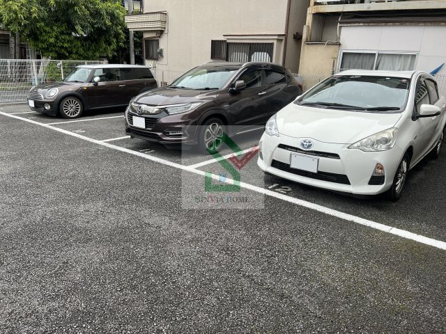 トレビナ保谷の駐車場