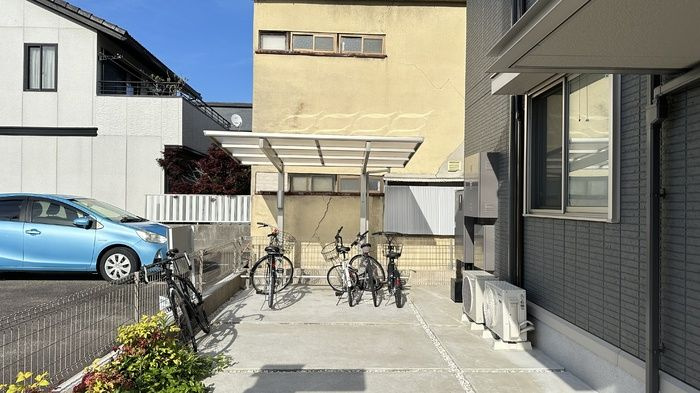 Serena　NAKAMACHIの駐車場