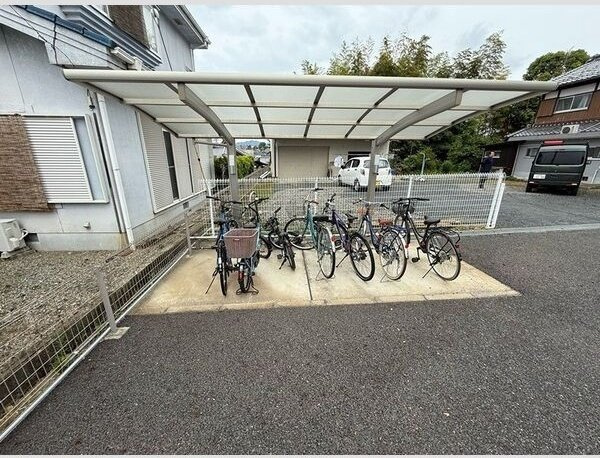 ステーブルコート淡海の駐車場