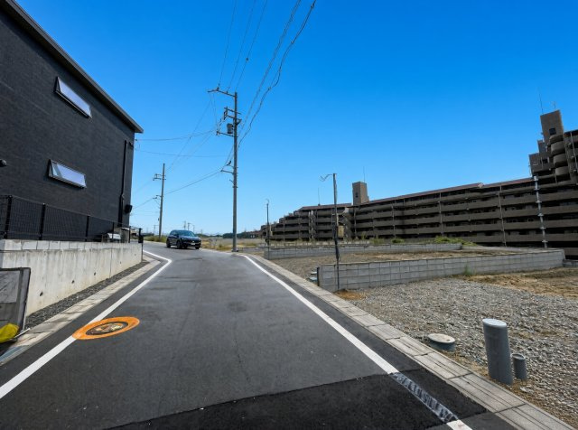 ◆富田林市廿山　第2期　新築一戸建ての前面道路含む現地写真|周辺は落ち着いた街並みの住宅地！子育てがしやすい住環境です！まだ未完成ですが、現地でしかわからない事もございます。是非一度ご覧ください。